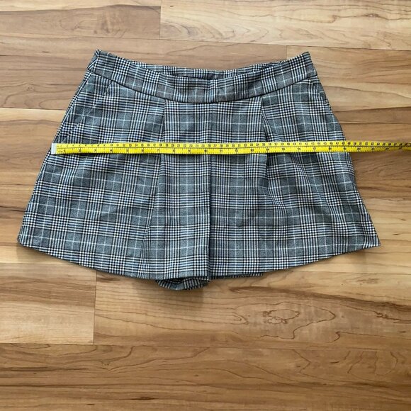 Zara Pleated Plaid Mini Side Zip Shorts Women's Medium Gray Multicolor - Picture 3 of 9